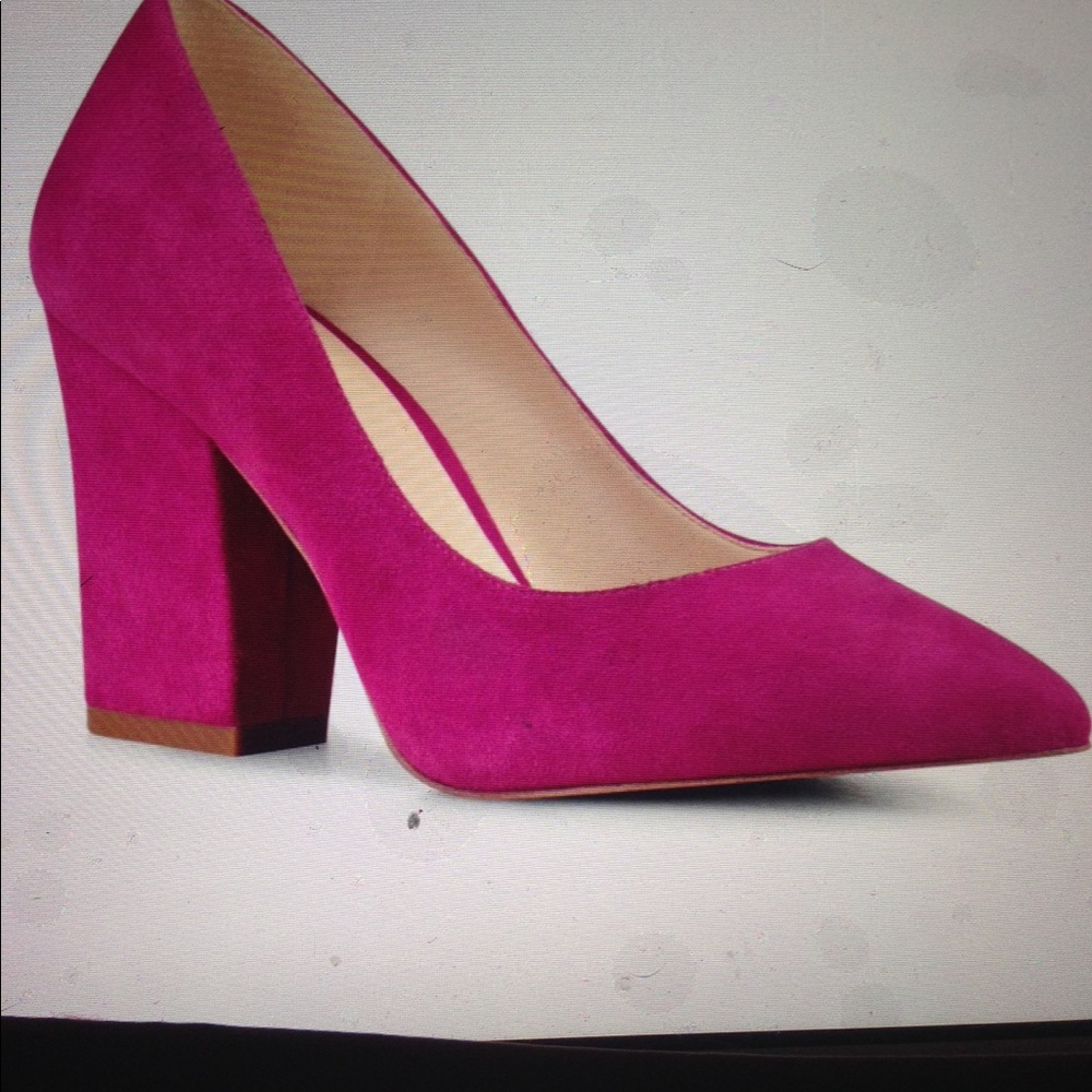 Free Shipping!!!Nine West Suede Shoes